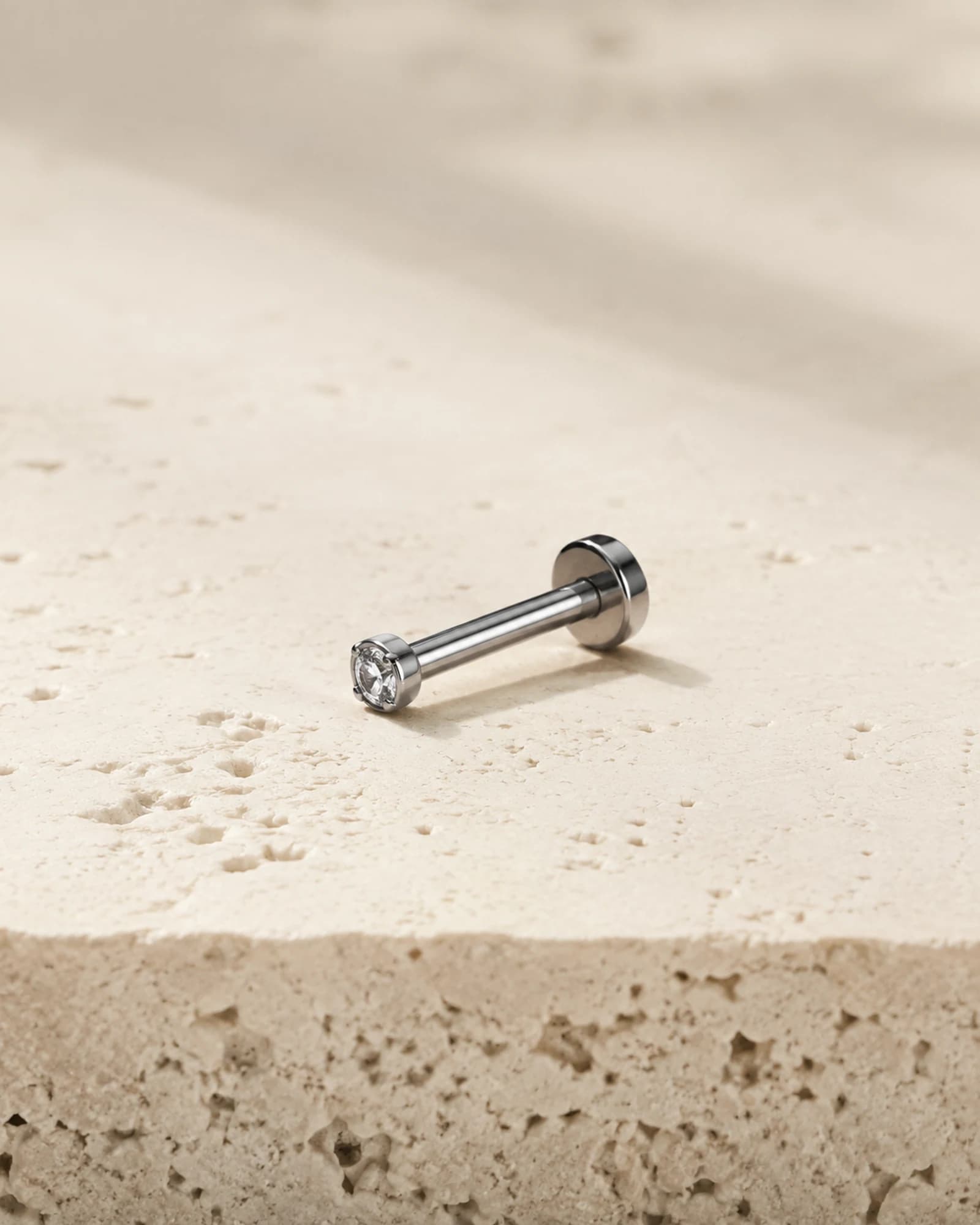 Minimal Tektaş Çelik Piercing — önden görünüm